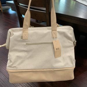 Beis Convertible Weekender in Beige
